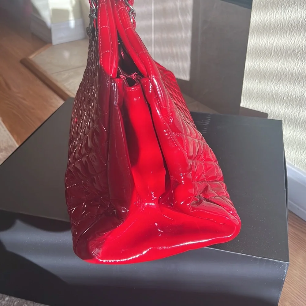 Chanel Red Patent Leather Shoulder Bag – 2010/2011 Karl Lagerfeld Collection